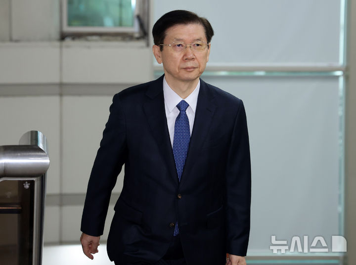 [서울=뉴시스] 김혜진 기자 = 박종준 전 대통령경호처장이 7일 서울 서초구 서울중앙지법에서 열린 윤석열 전 대통령의 특수공무집행방해 등 혐의 속행 공판에 증인으로 출석하고 있다. (공동취재) 2025.11.07. photo@newsis.com