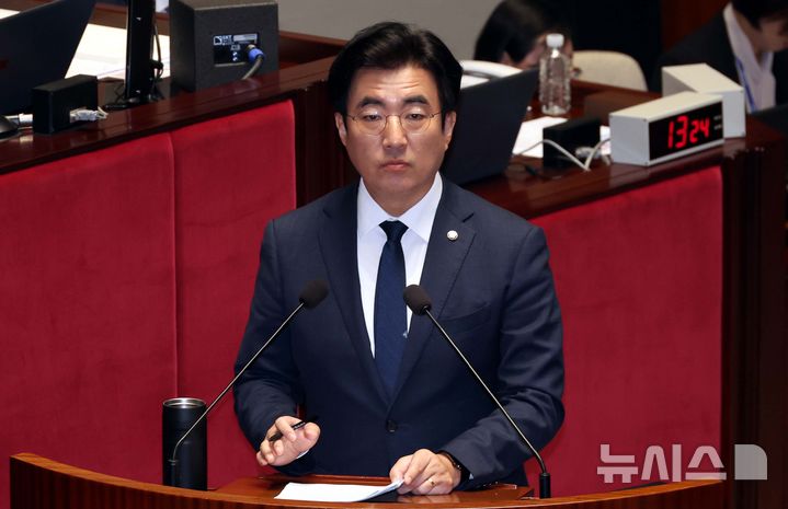 [서울=뉴시스] 조성봉 기자 = 김성회 더불어민주당 의원이 7일 오전 서울 여의도 국회에서 열린 예산결산특별위원회 전체회의에서 질의를 하고 있다. 2025.11.07. suncho21@newsis.com