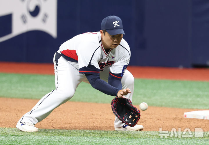 전역 앞둔 한동희, 대표팀서 연일 장타쇼…롯데가 웃는다