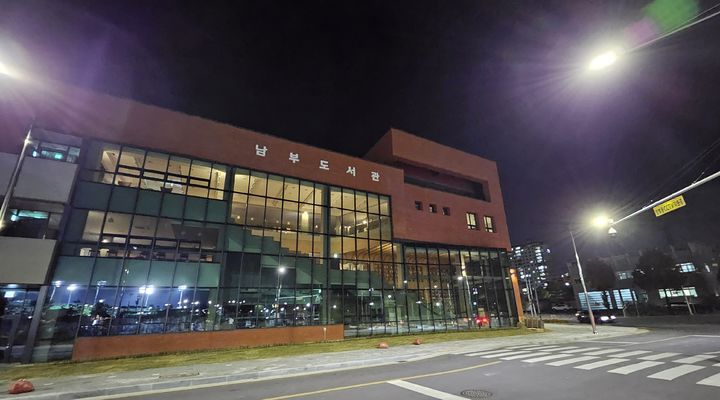 [제천=뉴시스] 개관 준비 한창인 제천 남부공공도서관. (사진=제천시 제공) 2025.11.08. photo@newsis.com *재판매 및 DB 금지