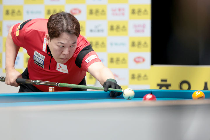 [서울=뉴시스] 강동궁, 프로당구 2025~2026시즌 7차투어 국민의 행복쉼터 하이원리조트 PBA-LPBA 챔피언십 PBA 32강 진출. (사진=PBA 제공) *재판매 및 DB 금지