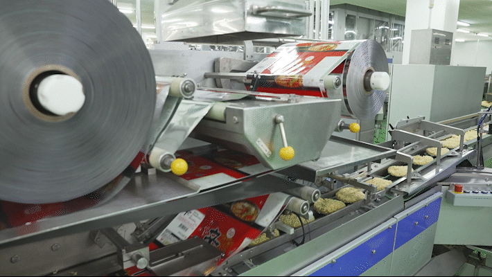 [구미=뉴시스] 지난 7일 경북 농심 구미공장에서 신라면 제품이 생산되고 있는 모습. photo@newsis.com *재판매 및 DB 금지 *재판매 및 DB 금지