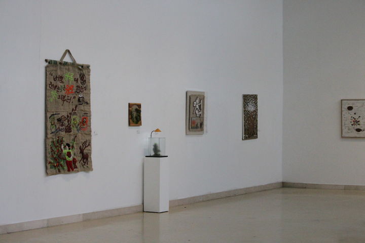 [천안=뉴시스] 최영민 기자 = 지난 6일부터 충남 천안시 안서동 리각미술관에서 열리고 있는 리게더-다시모이다전에 출품된 커피자루를 이용한 작품. 2025.11.08, ymchoi@newsis.com *재판매 및 DB 금지