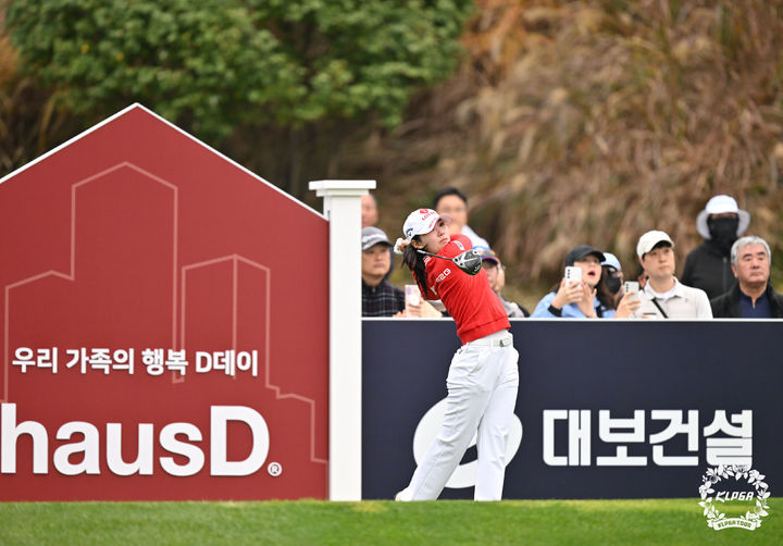 'LPGA 직행' 황유민, KLPGA 시즌 최종전 둘째 날 공동 1위 - 뉴스 썸네일 이미지