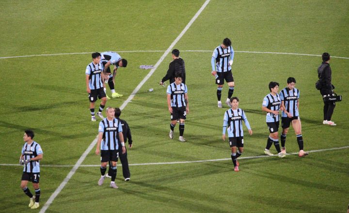 [천안=뉴시스] 최영민 기자=K리그2 천안시티FC 선수들이 8일 성남FC전을 마친 후 경기장을 나서고 있다. 2025.11.08 ymchoi@newsis.com *재판매 및 DB 금지