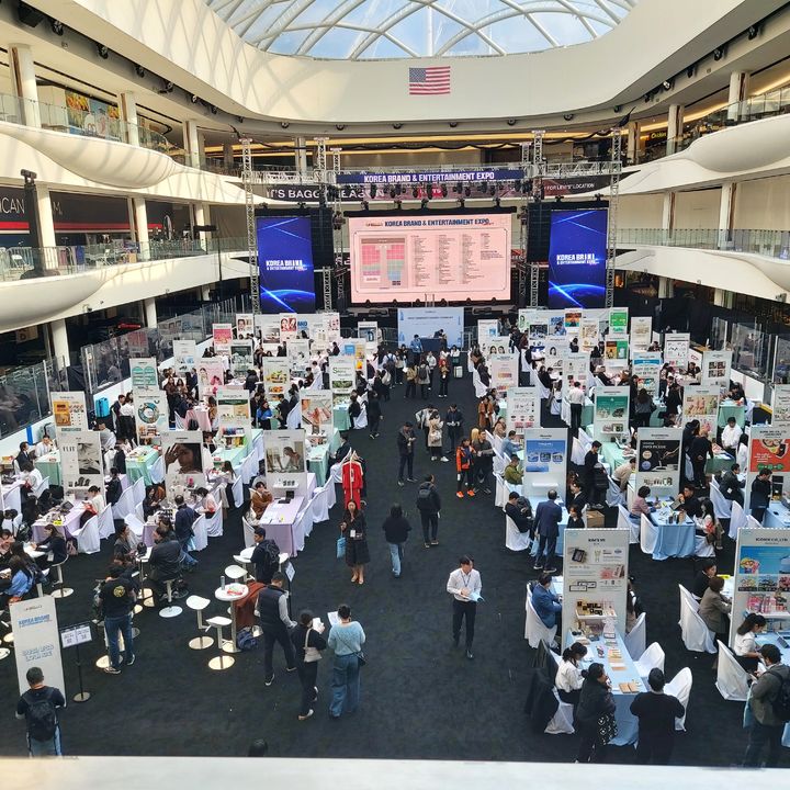 'K-뷰티 체험하려 줄 섰다'...한류박람회에 뉴욕이 들썩 - 뉴스 썸네일 이미지