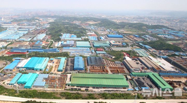 [포항=뉴시스] 송종욱 기자 = 포항철상산업단지 전경. 2025.11.09. photo@newsis.com