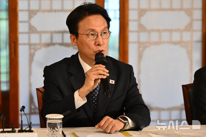 [서울=뉴시스] 배훈식 기자 = 김민석 국무총리가 9일 오후 서울 종로구 국무총리공관에서 열린 고위당정협의회에서 발언하고 있다. (공동취재) 2025.11.09. photo@newsis.com