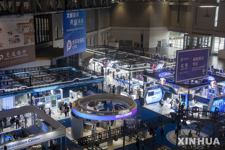 [상하이=신화/뉴시스] 중국 최대 국제수입박람회(CIIE)가 상하이에서 개최되고 있다. 자료사진. 2025.12.30