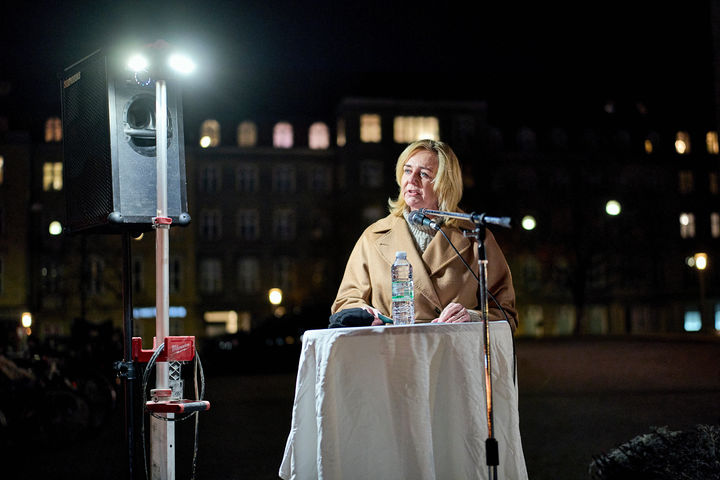 [오슬로=AP/뉴시스] 노르웨이의 요르단 주재대사 모나 율이 최근 미 법무부가 추가 공개한 엡스타인 파일에 폭로된 엡스타인과의 접촉 사실 때문에 대사직을 사임했다고 노르웨이 외무부가 2월 8일 발표했다. 사진은 율대사가 2025년 11월 9일 덴마크의 오르후스에서 열린 나치기념일에서 연설하는 장면. 2026. 02. 09.&nbsp; 
