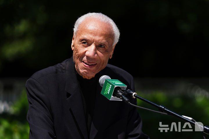 [시애틀=AP/뉴시스] 미국프로농구(NBA) 전설 레니 윌킨스. 2025.06.28.