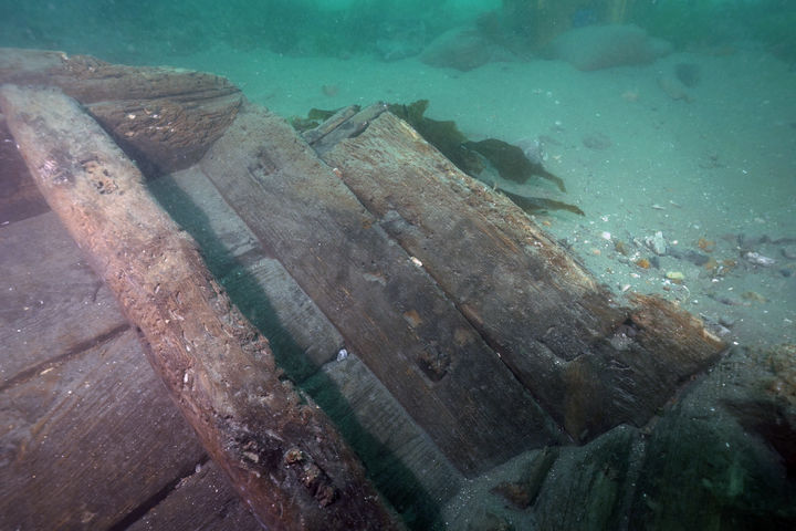 [서울=뉴시스] 마도4호선은 앞판(船首材, 선수부) : 가로 배열로 내구성을 높임) (사진=국가유산청 제공) 2025.11.10. photo@newsis.com *재판매 및 DB 금지
