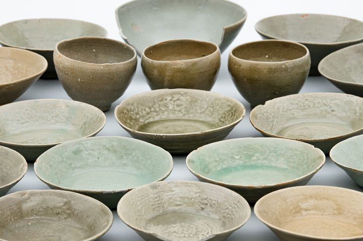 [서울=뉴시스] 청자 세부 사진(꽃 문양) (사진=국가유산청 제공) 2025.11.10. photo@newsis.com *재판매 및 DB 금지