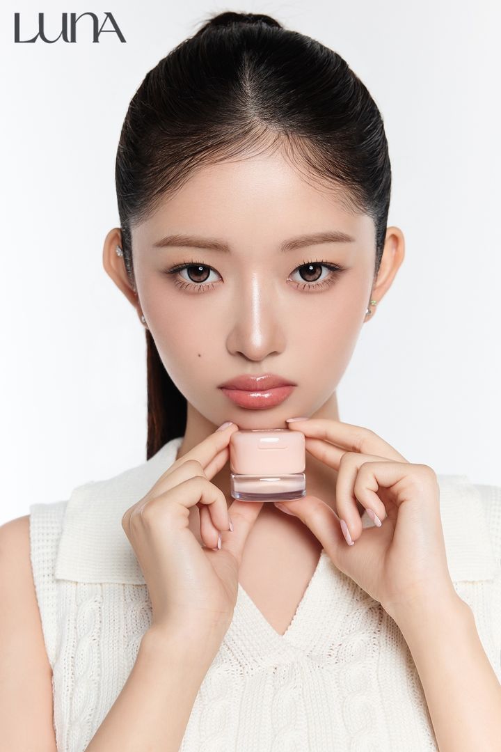 [서울=뉴시스] 애경산업의 메이크업 전문 브랜드 루나(LUNA)에서 세 가지 제형을 원하는 비율로 섞어 결점을 정교하게 커버해 주는 '아티스트 믹싱 컨실러(ARTIST MIXING CONCEALER)'를 출시했다곻 10일 밝혔다. (사진=애경산업 제공) *재판매 및 DB 금지