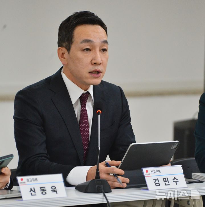 [청주=뉴시스] 서주영 기자 = 김민수 국민의힘 최고위원이 10일 오전 충북 청주시 충북도당에서 열린 최고위원회의에서 발언하고 있다. 2025.11.10. juyeong@newsis.com