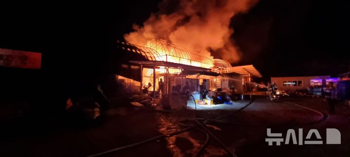 [괴산=뉴시스] 화재 현장 (사진= 괴산소방서 제공) 2025.11.10. photo@newsis.com *재판매 및 DB 금지