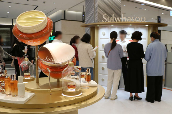 [대구=뉴시스] 대구 신세계백화점은 럭셔리 뷰티 브랜드 설화수(Sulwhasoo)의 '시크릿 하우스(Secret House)' 팝업스토어를 운영한다. (사진 = 대구 신세계백화점 제공) 2025.11.10. photo@newsis.com *재판매 및 DB 금지
