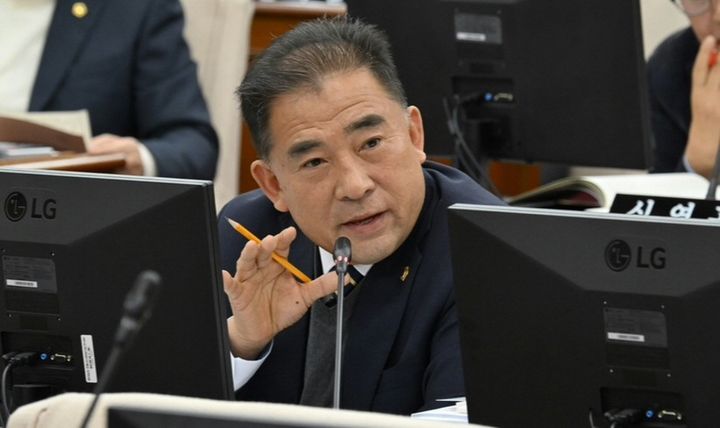 [춘천=뉴시스] 10일 강원특별자치도의회 조성운 도의원(삼척시1, 사진)은 이날 열린 제342회 정례회 복지보건국 행정사무감사에서 강릉의료원과 속초의료원 장례식장의 불투명한 운영 실태를 질타하며, 즉각적인 감사 착수를 요구했다 고 밝혔다. 강원특별자치도의회 제공. *재판매 및 DB 금지