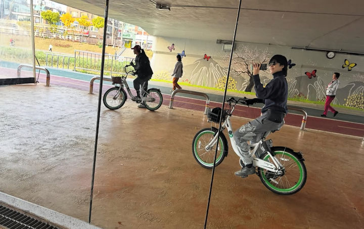[서울=뉴시스] 모델 겸 방송인 홍진경. (사진=홍진경 인스타그램 캡처) 2025.11.10. photo@newsis.com *재판매 및 DB 금지