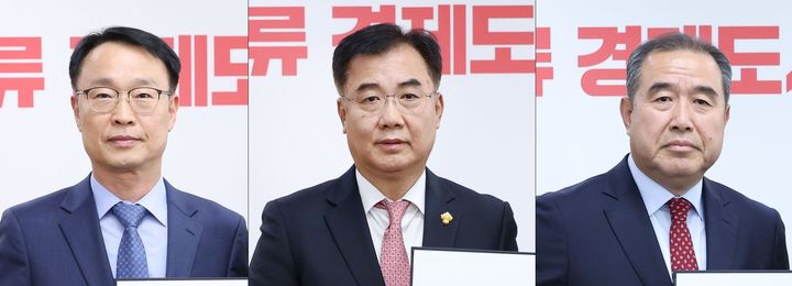 [대전=뉴시스]대전시 산하 공기업 사장 임명. 우측부터 이광축 교통공사 사장, 김용원 관광공사 사장, 최창우 일자경제진흥원장. 2025. 11. 10 photo@newsis.com *재판매 및 DB 금지