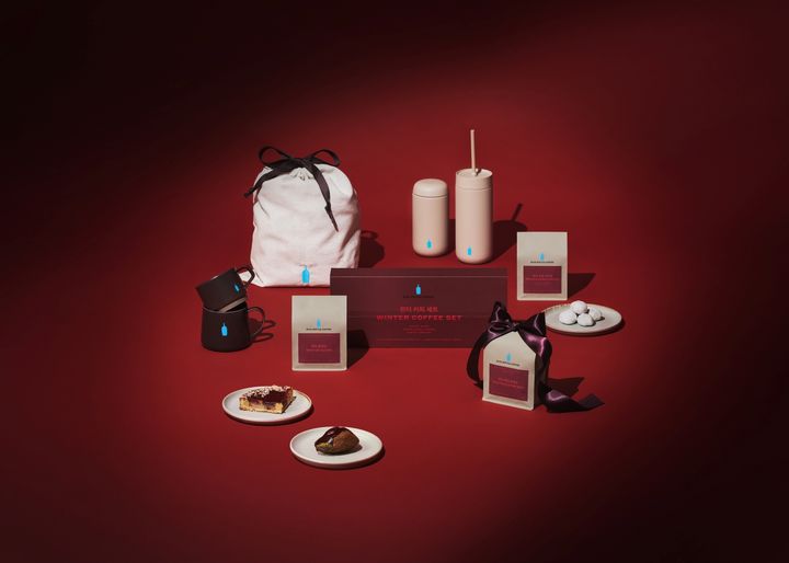 [서울=뉴시스] 블루보틀 홀리데이 캠페인 굿즈 모습.(사진=블루보틀 코리아 제공) *재판매 및 DB 금지