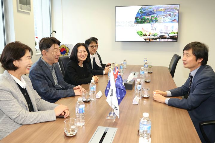오진관 주호주연방 대한민국 대사관 멜버른 분관 총영사 면담모습(사진=전주시 제공) *재판매 및 DB 금지