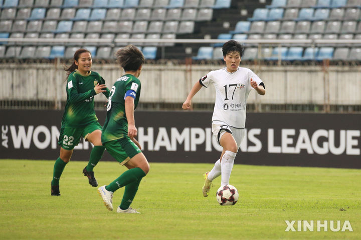 [양곤=신화/뉴시스] 북한 내고향 여자축구단의 김경용. 2025.11.09.