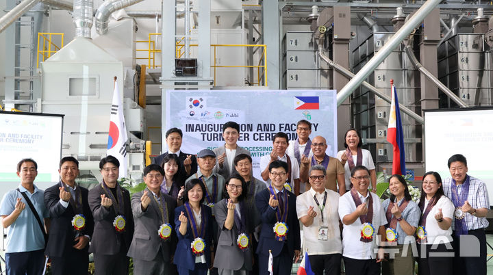 농식품부 국제농업협력사업으로 지원된 '필리핀 고품질 쌀 종자의 지속 가능한 생산·보급을 위한 역량강화사업' 준공식이 필리핀 누에바에시아주 필라이스 본부에서 개최됐다. (사진=농어촌공사 제공) photo@newsis.com *재판매 및 DB 금지