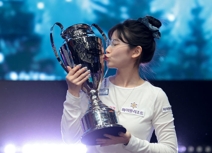 [서울=뉴시스] 이미래, 프로당구 2025~2026시즌 7차투어 '국민의 행복쉼터 하이원리조트 PBA-LPBA 챔피언십' LPBA 우승. (사진=PBA 제공) *재판매 및 DB 금지