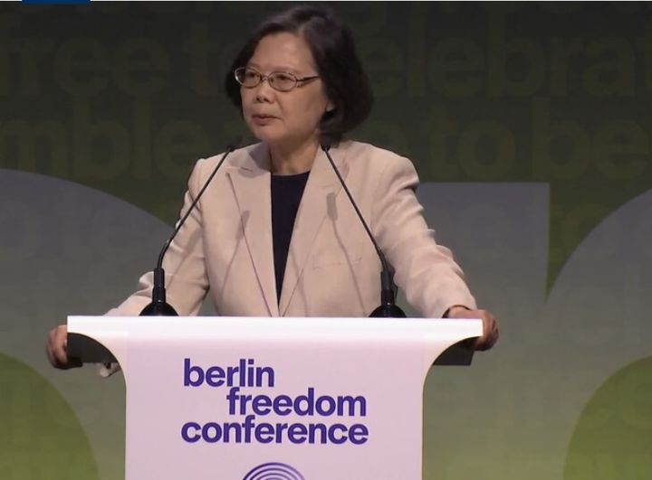 [서울=뉴시스] 차이잉원 전 대만 총통이 지난해 11월 10일 ‘베를린 자유회의’에서 연설하고 있다.(출처: 대만중앙통신) 2026.01.14. *재판매 및 DB 금지