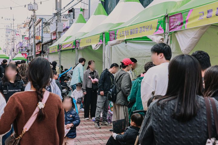 [구미=뉴시스] 온누리패스로 전통시장 활력. (사진=구미시 제공) 2025.11.11 photo@newsis.com *재판매 및 DB 금지