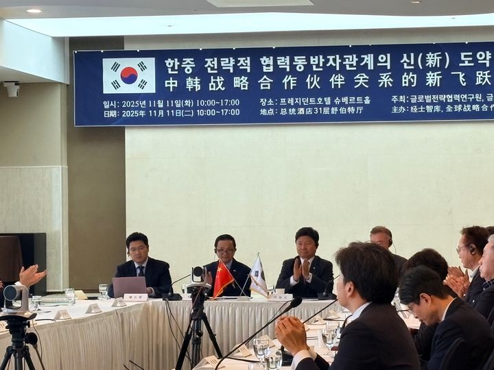 [서울=뉴시스]다이빙 주한 중국대사가 11일 오전 서울 중구 프레지던트호텔에서 열린 '한중 전략적 협력동반자관계의 신도약' 주제로 열린 한중싱크탱크 대화에서 축사를 하고 있다. *재판매 및 DB 금지