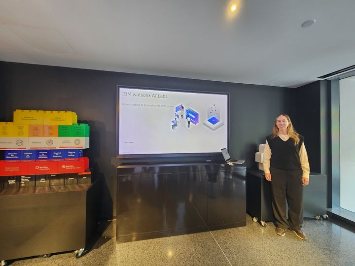 [뉴욕=뉴시스] 시크(Seek.ai) 출신으로 IBM에 인수된 후 현재 왓슨엑스 AI 랩 운영을 담당하고 있는 사라 네기 총괄이 IBM AI 랩의 역할 등에 대해 설명하고 있다. 2025.11.11 photo@newsis.com *재판매 및 DB 금지