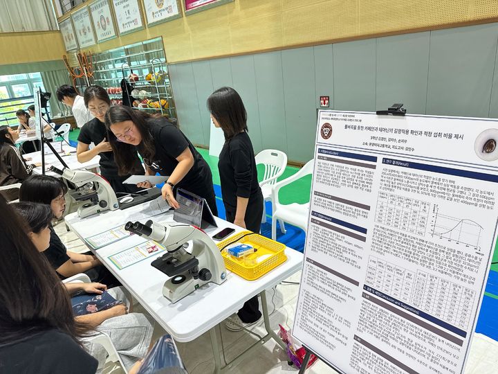 [아산=뉴시스] 온양여자고등학교가 교육부와 한국교육개발원 주관 방과후학교 우수사례 선정 심사에서 중등 방과후학교 부문 우수상을 수상했다. (사진=아산교육지원청 제공) 2025.11.11 photo@newsis.com *재판매 및 DB 금지