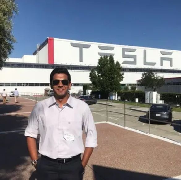 [뉴시스] 사이버트럭 총괄 시단트 아와스티의 모습. (사진 = 뉴욕포스트 캡처) 2025.11.11. *재판매 및 DB 금지