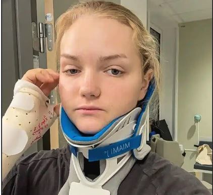 "사자에게 목 물리고도 살았다"...사파리서 기적 생존 - 뉴스 썸네일 이미지