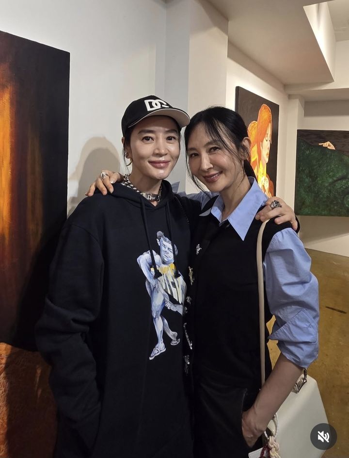 [서울=뉴시스] 김혜수(왼쪽), 채시라. (사진=채시라 인스타그램 캡처) 2025.11.11. photo@newsis.com *재판매 및 DB 금지