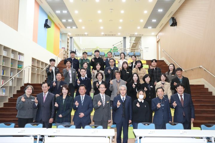 [창원=뉴시스] 경남도교육청은 11일 창녕초등학교에서 '그린스마트 스쿨 창녕초 본관동 개축 임대형 민자사업(BTL)' 개관식을 열었다. (사진=경남교육청 제공) 2025.11.11. photo@newsis.com *재판매 및 DB 금지