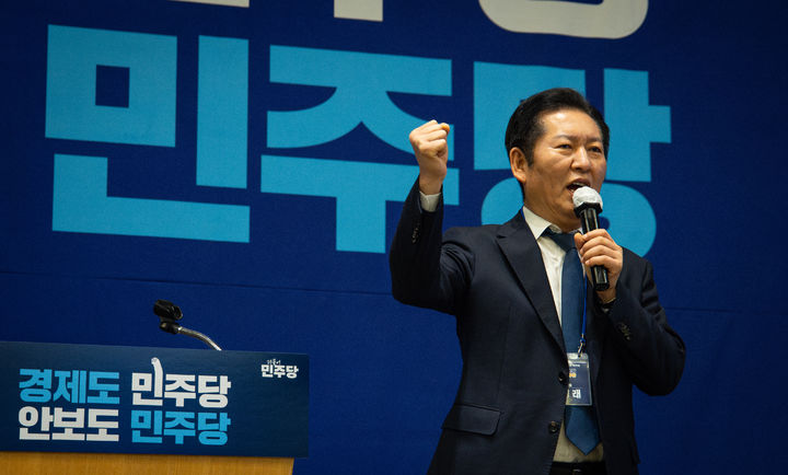 [서울=뉴시스] 고승민 기자 = 정청래 더불어민주당 대표가 11일 경기 광주 곤지암리조트에서 열린 2025년 전국지역위원장 워크숍에서 마무리 발언을 하고 있다. (사진=더불어민주당 제공) 2025.11.11. photo@newsis.com *재판매 및 DB 금지