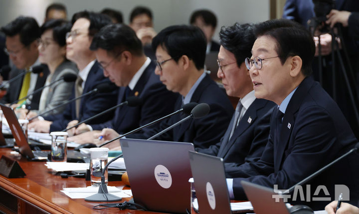 [서울=뉴시스] 최동준 기자 = 이재명 대통령이 11일 서울 용산 대통령실 청사에서 열린 국무회의에서 발언하고 있다. (대통령실통신사진기자단) 2025.11.11. photocdj@newsis.com