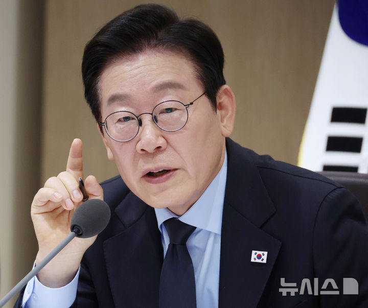 [서울=뉴시스] 최동준 기자 = 이재명 대통령이 11일 서울 용산 대통령실 청사에서 열린 국무회의에서 발언하고 있다. (대통령실통신사진기자단) 2025.11.11. photocdj@newsis.com