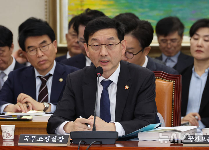 [서울=뉴시스] 김금보 기자 = 윤창렬 국무조정실장이 11일 오전 서울 여의도 국회에서 열린 정무위원회 전체회의에서 의원질의에 답변하고 있다. 2025.11.11. kgb@newsis.com
