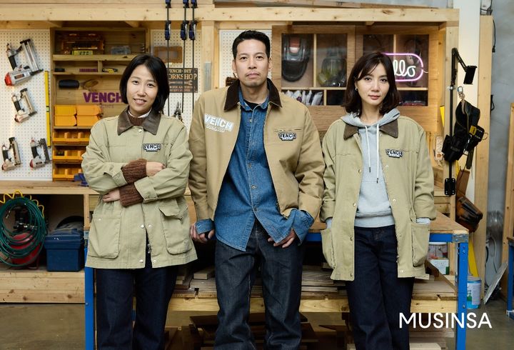 [서울=뉴시스] 무신사를 통해 지원받은 새 워크웨어를 착용한 로우스테이트 구성원들의 모습(사진=무신사 제공) *재판매 및 DB 금지