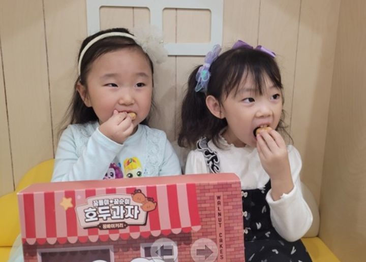 [대전=뉴시스] '슈크림 호두과자'가 이달부터 판매에 들어간다. (사진=대전시 제공) 2025.11.12. photo@newsis.com *재판매 및 DB 금지