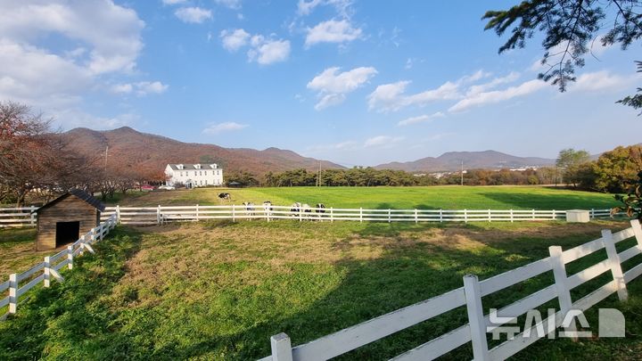 [용인=뉴시스]전국 최우수 친환경 농장으로 선정된 '농도원목장' 전경(사진=용인시 제공) 2025.11.12.photo@newsis.com