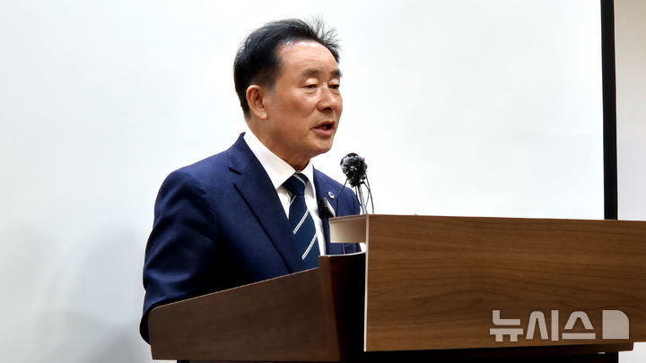 송기섭 진천군수 "도청사 정문·서문 철거 공론 과정 거쳤어야"