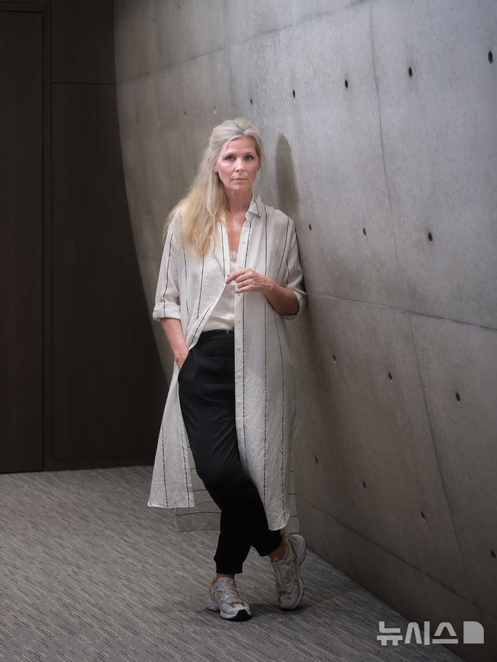  [서울=뉴시스]12일 서울 강서구 LG아트센터에서 열린 '알렉산더 에크만의 해머, 예테보리 오페라 댄스컴퍼니' 기자간담회에서 카트린 할 예술감독이 포즈를 취하고 있다. (사진=LG아트센터 제공) 