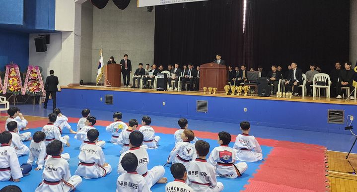 [대전=뉴시스] 우송정보대학교 '제16회 총장배 전국태권도대회' 개회식 모습. (사진=우송정보대 제공) 2025.11.12. photo@newsis.com *재판매 및 DB 금지