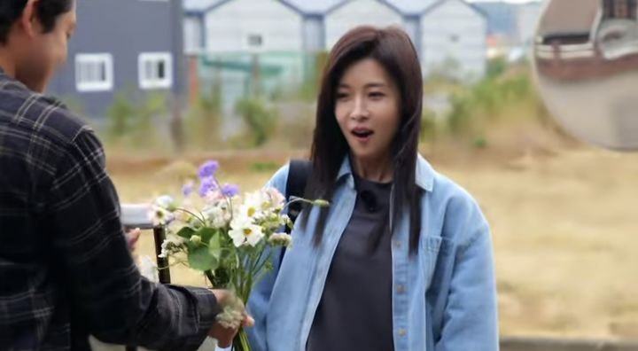 [서울=뉴시스] 하지원. (사진=유튜브 채널 '흙심인대호' 캡처) 2025.11.12. photo@newsis.com *재판매 및 DB 금지