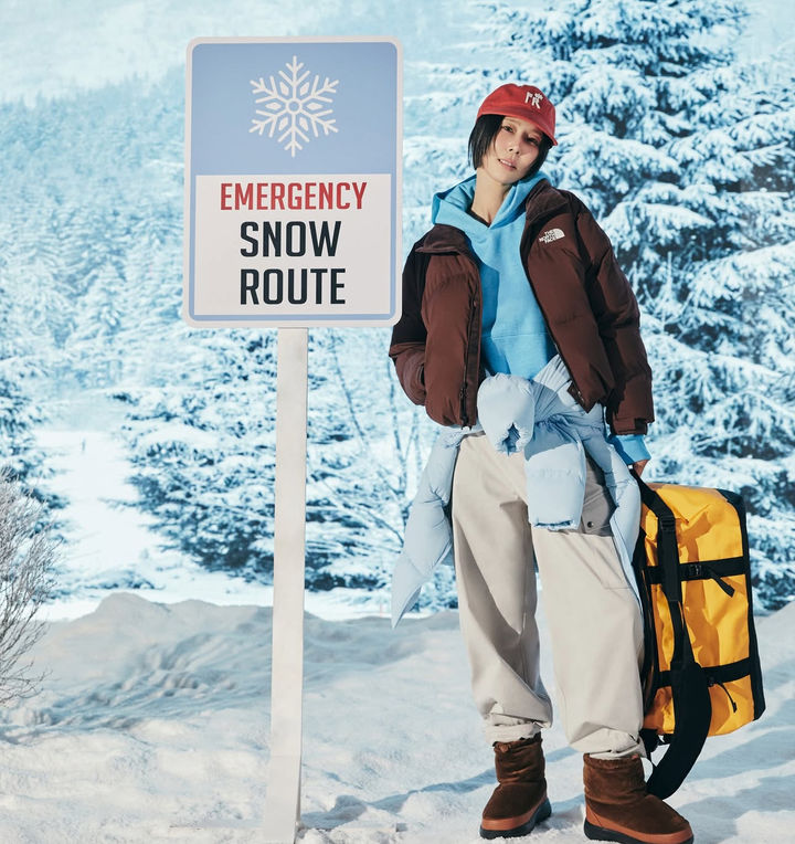 [서울=뉴시스] 방송인 김나영. (사진=엘르 코리아 공식 인스타그램 캡처) 2025.11.12. photo@newsis.com *재판매 및 DB 금지